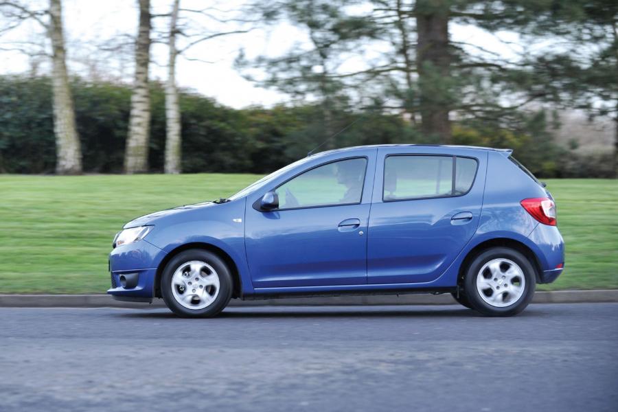  Dacia Sandero Laureate 2013 года  (UK) (фото 4 из 24)